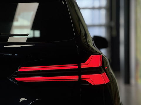 BMW X5 X-DRIVE 3.0D | M Pakket | 22'' lichtmetaal | Luchtvering | Trekhaak | 3500 Kg trekken | Panoramdak Sky Lounge | Bowers & Wilkins | BMW Individual Leder | X Offroad Pack | Alcantara Hemel |
