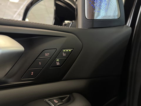 BMW X5 X-DRIVE 3.0D | M Pakket | 22'' lichtmetaal | Luchtvering | Trekhaak | 3500 Kg trekken | Panoramdak Sky Lounge | Bowers & Wilkins | BMW Individual Leder | X Offroad Pack | Alcantara Hemel |