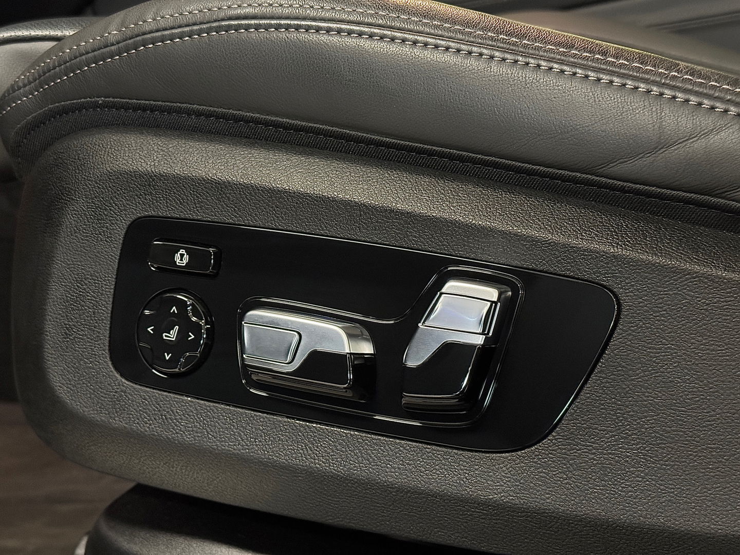 BMW X5 X-DRIVE 3.0D | M Pakket | 22'' lichtmetaal | Luchtvering | Trekhaak | 3500 Kg trekken | Panoramdak Sky Lounge | Bowers & Wilkins | BMW Individual Leder | X Offroad Pack | Alcantara Hemel |