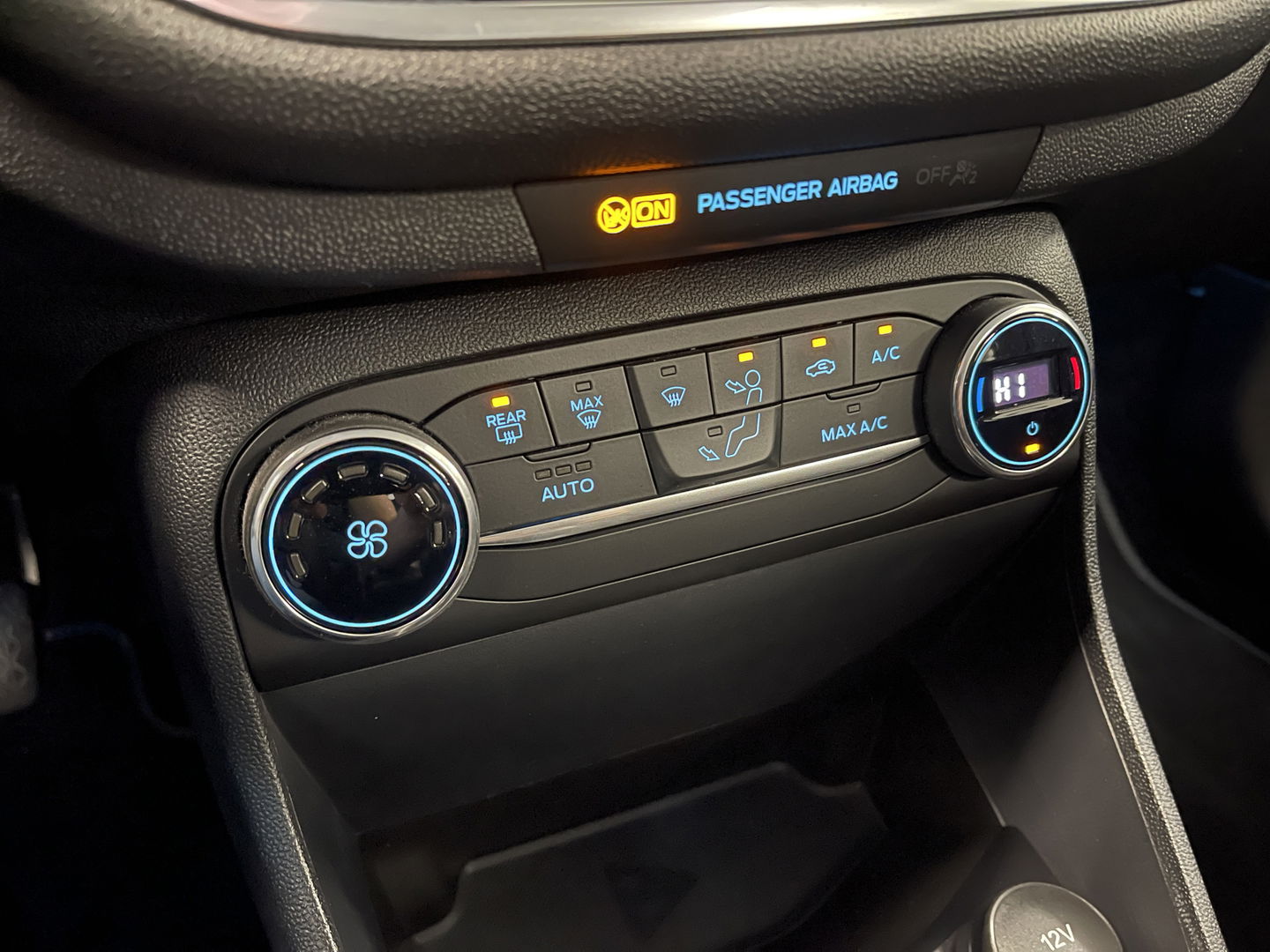 Ford Fiesta 1.0 EcoBoost Titanium | Cruise Control | Parkeersensoren Achter | Apple Carplay | Origineel Nederlands | Automatische Verlichting |