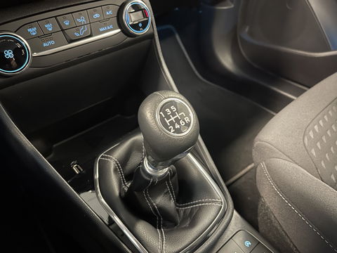Ford Fiesta 1.0 EcoBoost Titanium | Cruise Control | Parkeersensoren Achter | Apple Carplay | Origineel Nederlands | Automatische Verlichting |