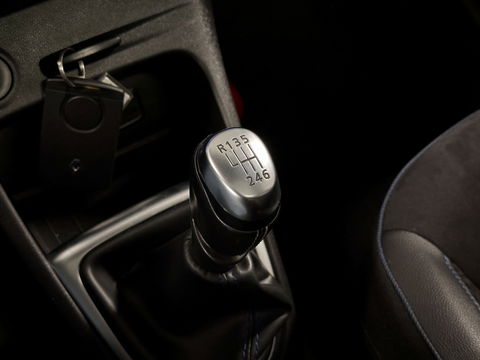 Renault Captur 1.3 TCe Intens | Panoramadak | Parkeersensoren | Cruise Control | Achteruitrijcamera | Bluetooth | Isofix | Airconditioning