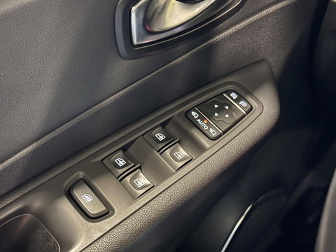 Renault Captur 1.3 TCe Intens | Panoramadak | Parkeersensoren | Cruise Control | Achteruitrijcamera | Bluetooth | Isofix | Airconditioning