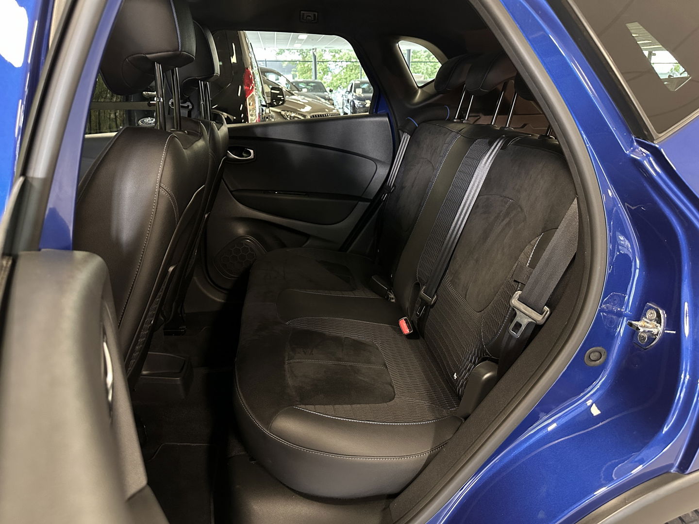 Renault Captur 1.3 TCe Intens | Panoramadak | Parkeersensoren | Cruise Control | Achteruitrijcamera | Bluetooth | Isofix | Airconditioning