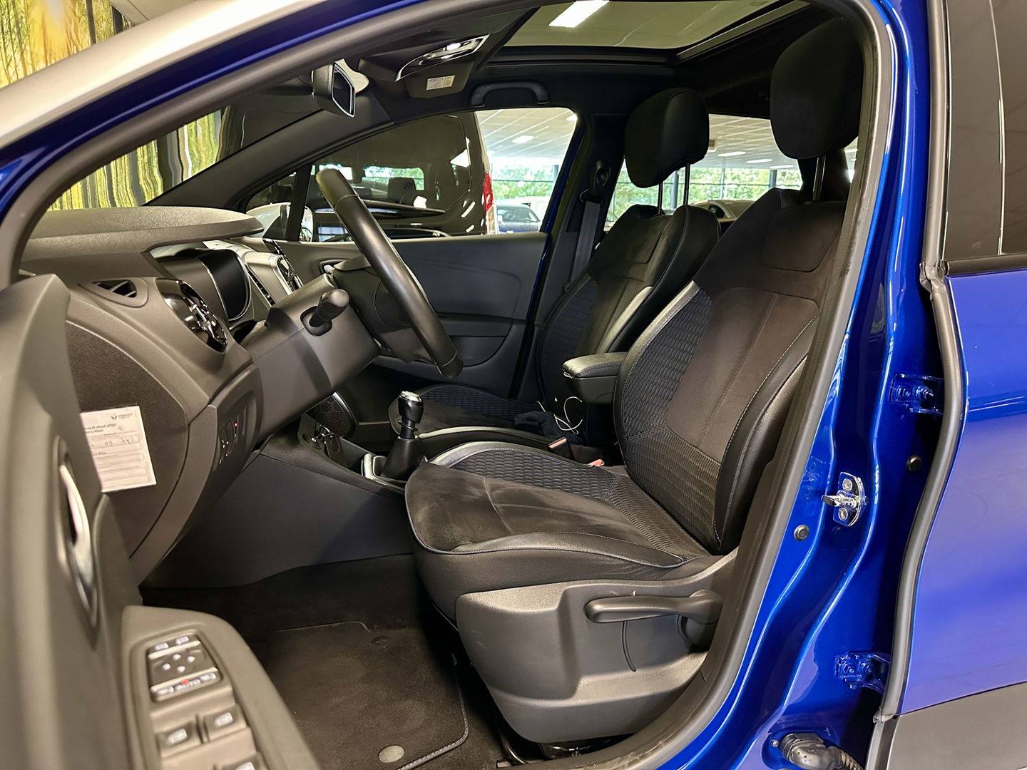 Renault Captur 1.3 TCe Intens | Panoramadak | Parkeersensoren | Cruise Control | Achteruitrijcamera | Bluetooth | Isofix | Airconditioning