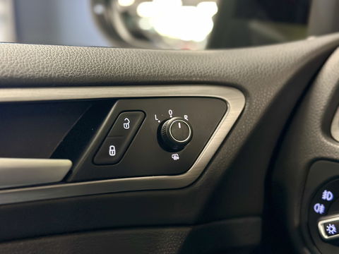 Volkswagen Golf 1.6 TDI Comfortline | Origineel Nederlands! | Cruise Control | Parkeersensoren | Bluetooth | Airconditioning | DAB | Navigatie | Centrale Deurvergrendeling