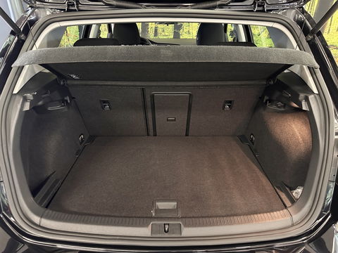 Volkswagen Golf 1.6 TDI Comfortline | Origineel Nederlands! | Cruise Control | Parkeersensoren | Bluetooth | Airconditioning | DAB | Navigatie | Centrale Deurvergrendeling