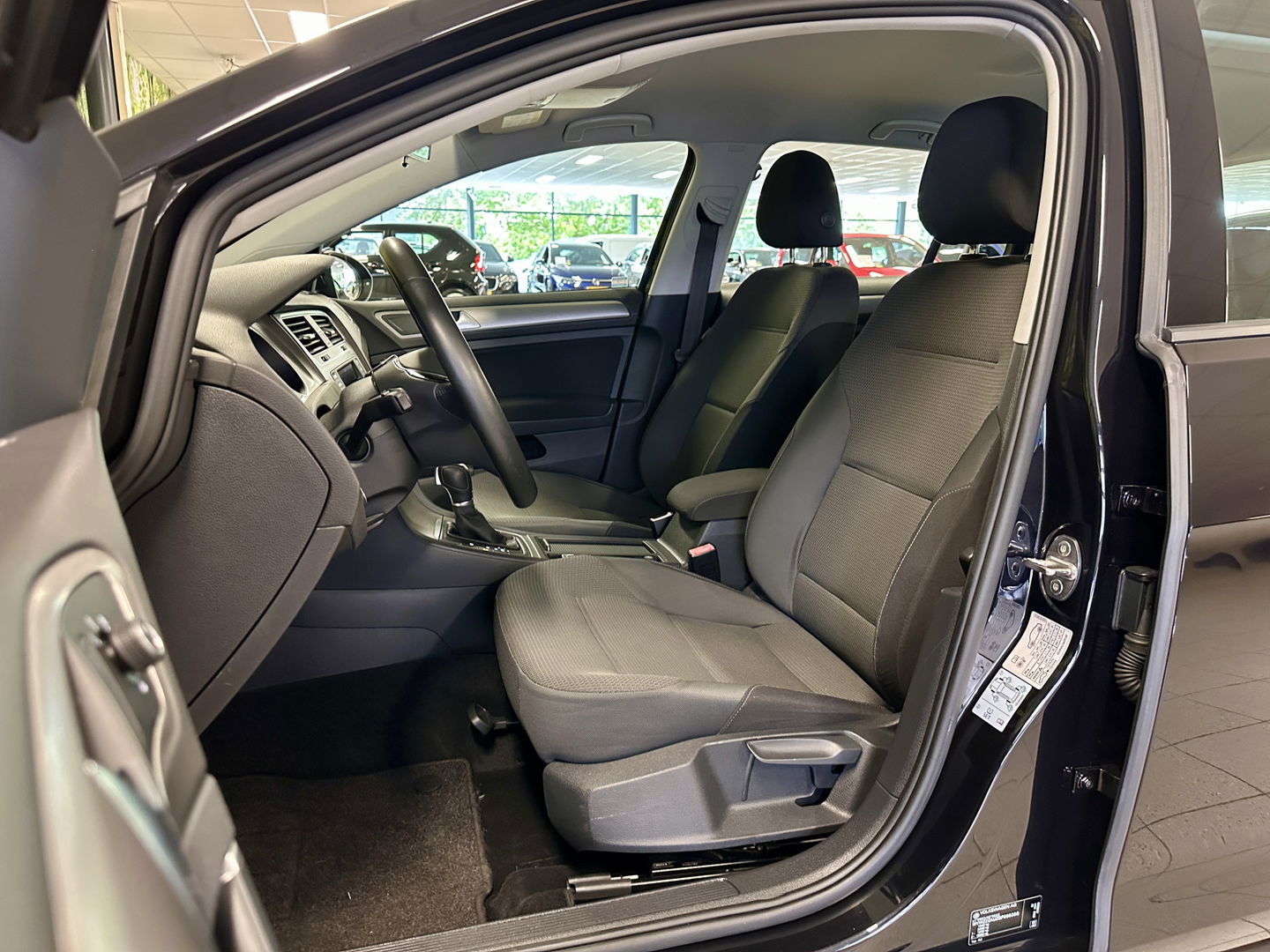 Volkswagen Golf 1.6 TDI Comfortline | Origineel Nederlands! | Cruise Control | Parkeersensoren | Bluetooth | Airconditioning | DAB | Navigatie | Centrale Deurvergrendeling