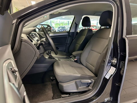 Volkswagen Golf 1.6 TDI Comfortline | Origineel Nederlands! | Cruise Control | Parkeersensoren | Bluetooth | Airconditioning | DAB | Navigatie | Centrale Deurvergrendeling