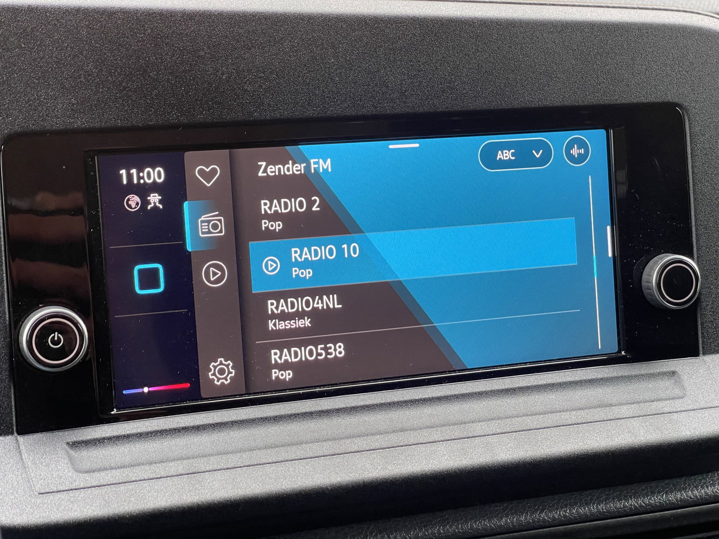 Volkswagen Caddy Cargo 2.0 TDI Comfort | Eibach Verlaagd | Apple Carplay | Cruise Control |Parkeersensoren Achter | Bluetooth | Stop&GO | Trekhaak | 19'' Lichtmetaal |