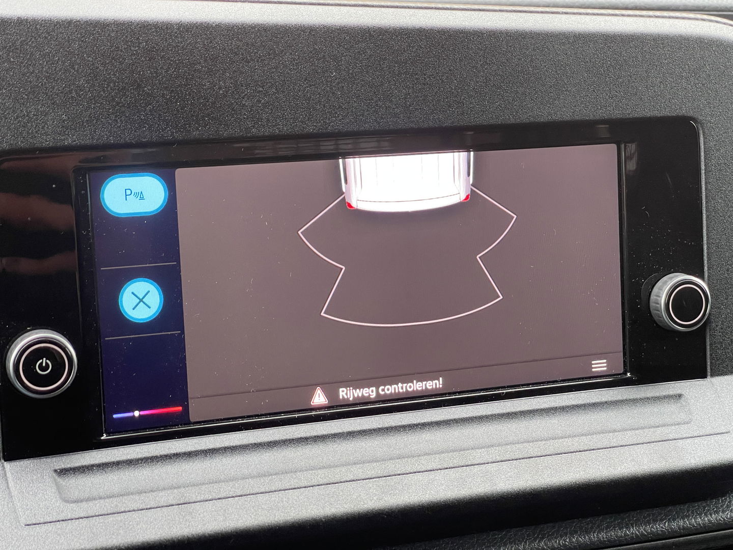 Volkswagen Caddy Cargo 2.0 TDI Comfort | Eibach Verlaagd | Apple Carplay | Cruise Control |Parkeersensoren Achter | Bluetooth | Stop&GO | Trekhaak | 19'' Lichtmetaal |