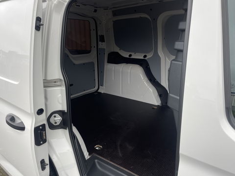 Volkswagen Caddy Cargo 2.0 TDI Comfort | Eibach Verlaagd | Apple Carplay | Cruise Control |Parkeersensoren Achter | Bluetooth | Stop&GO | Trekhaak | 19'' Lichtmetaal |