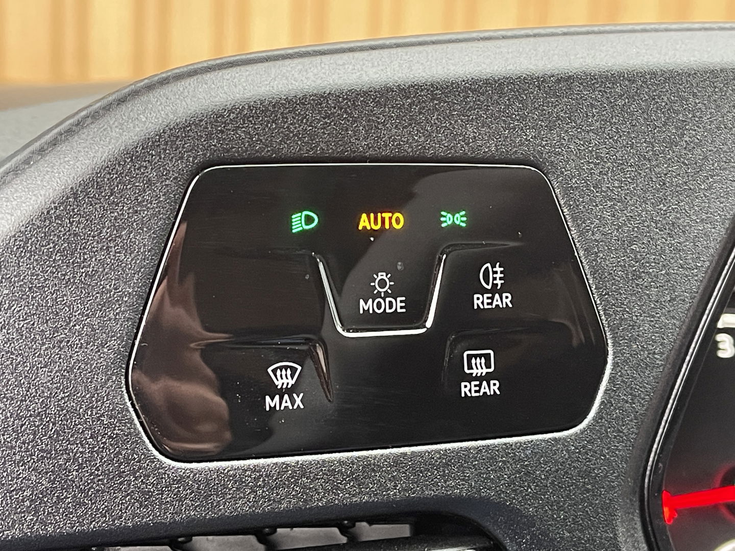 Volkswagen Caddy Cargo 2.0 TDI Comfort | Eibach Verlaagd | Apple Carplay | Cruise Control |Parkeersensoren Achter | Bluetooth | Stop&GO | Trekhaak | 19'' Lichtmetaal |