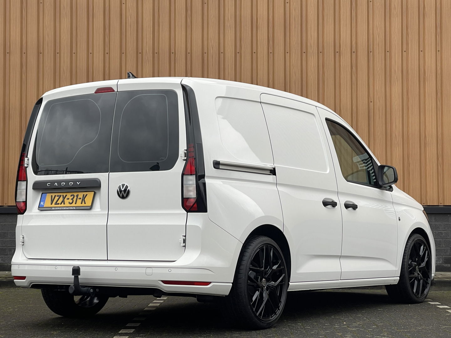 Volkswagen Caddy Cargo 2.0 TDI Comfort | Eibach Verlaagd | Apple Carplay | Cruise Control |Parkeersensoren Achter | Bluetooth | Stop&GO | Trekhaak | 19'' Lichtmetaal |