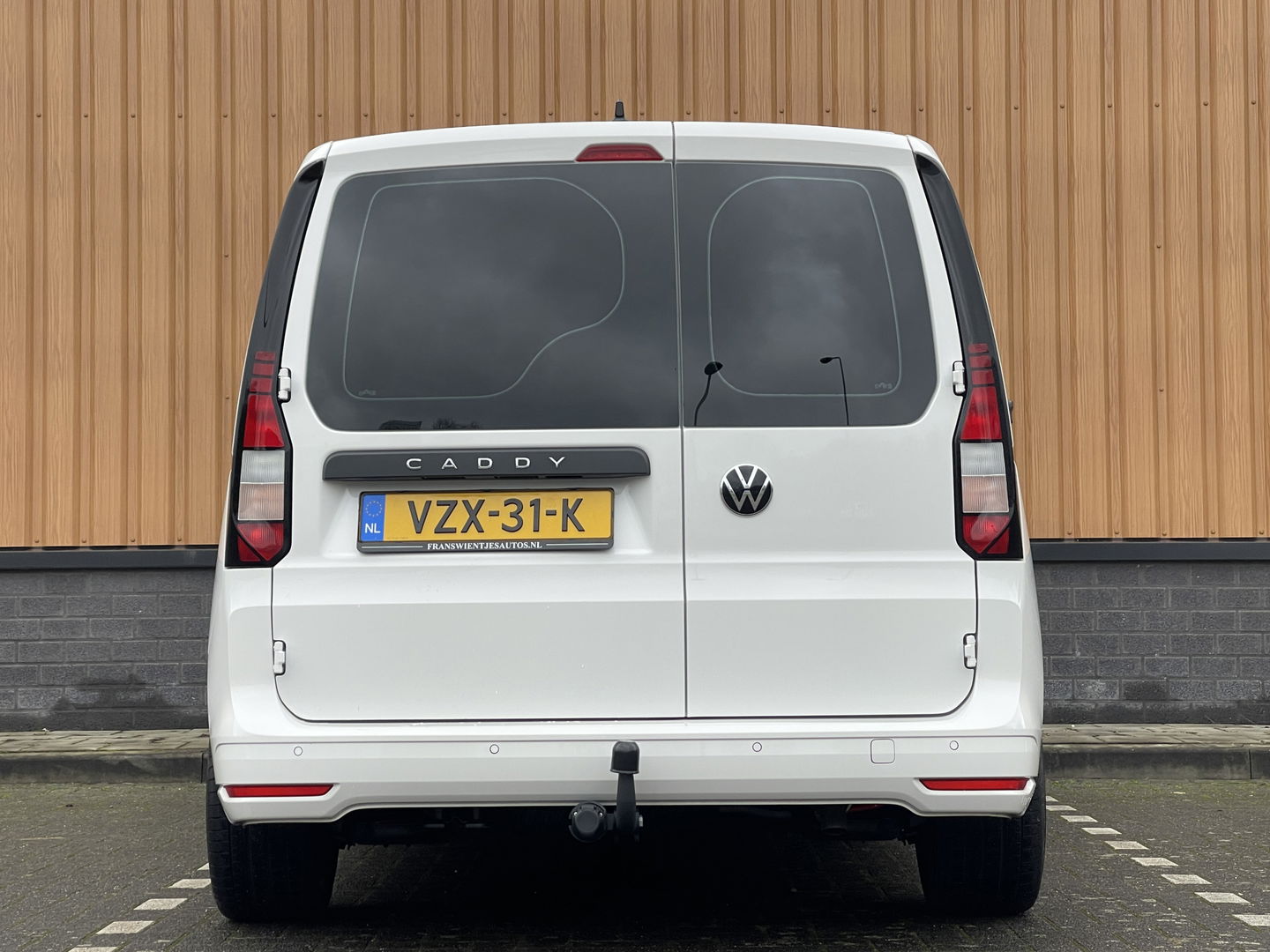 Volkswagen Caddy Cargo 2.0 TDI Comfort | Eibach Verlaagd | Apple Carplay | Cruise Control |Parkeersensoren Achter | Bluetooth | Stop&GO | Trekhaak | 19'' Lichtmetaal |