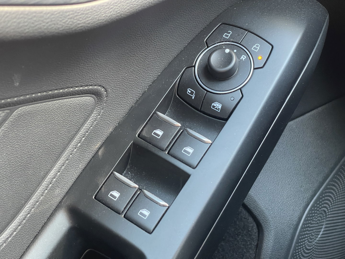 Ford Focus 1.0 EcoBoost Active Titanium X Business | Cruise Control | Achteruitrijcamera | Keyless Go/Entry | Parkeersensoren | Apple Carplay/Android Auto | DAB | Stuurverwarming | Stoelverwarming |