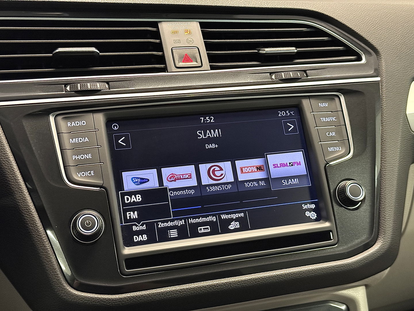 Volkswagen Tiguan 1.4 TSI ACT Comfortline Business | Adaptive Cruise Control | Parkeersensoren | Elektrische Achterklep | Lane Assist | DAB | Bluetooth | Stop&Go |