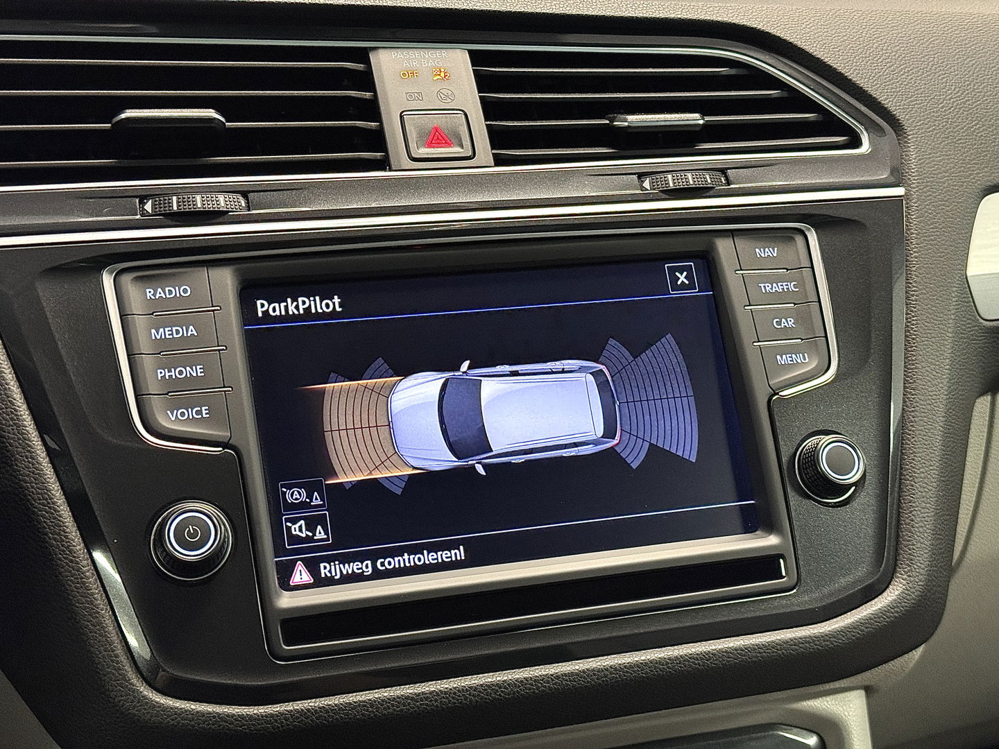 Volkswagen Tiguan 1.4 TSI ACT Comfortline Business | Adaptive Cruise Control | Parkeersensoren | Elektrische Achterklep | Lane Assist | DAB | Bluetooth | Stop&Go |