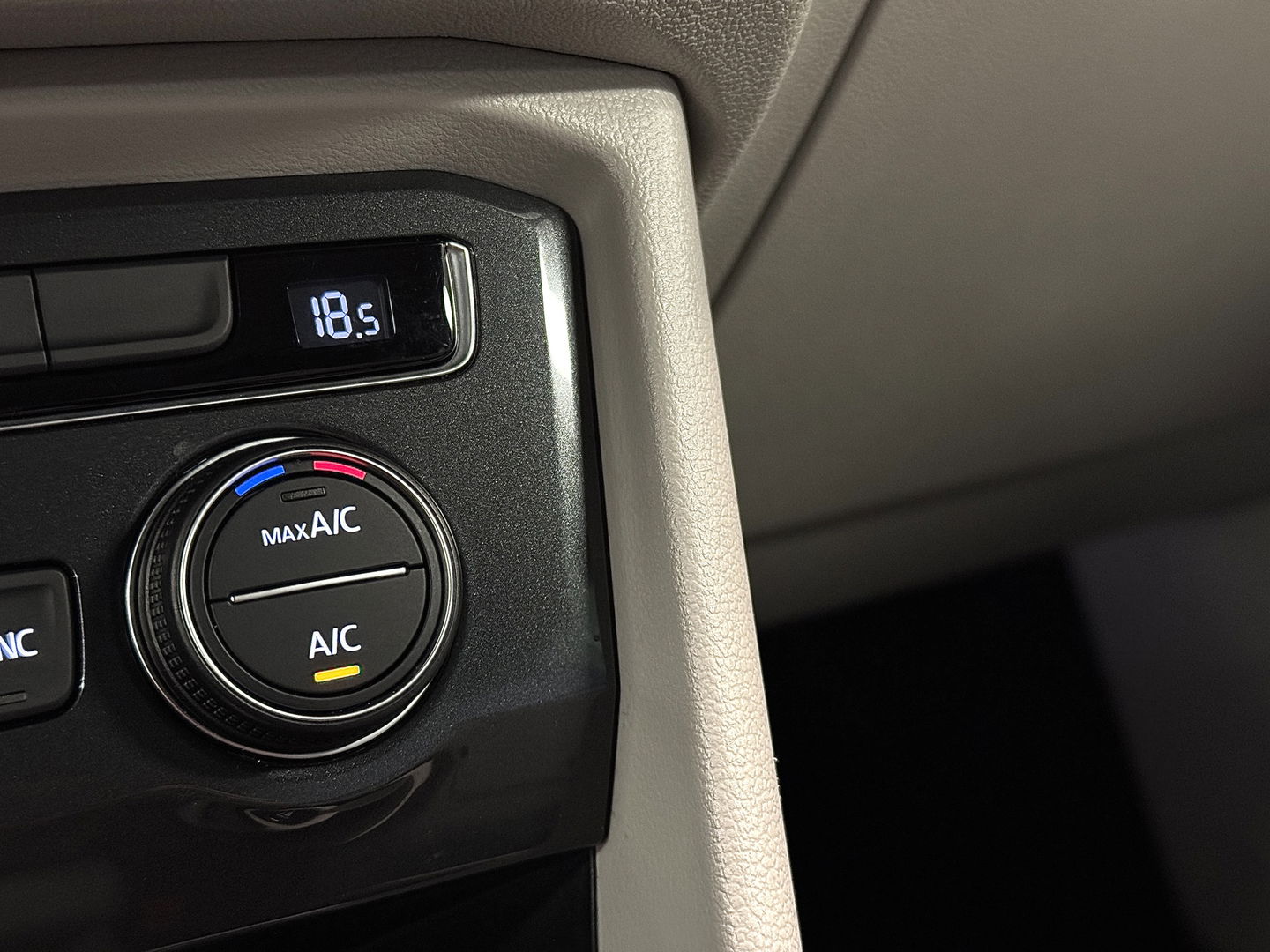 Volkswagen Tiguan 1.4 TSI ACT Comfortline Business | Adaptive Cruise Control | Parkeersensoren | Elektrische Achterklep | Lane Assist | DAB | Bluetooth | Stop&Go |