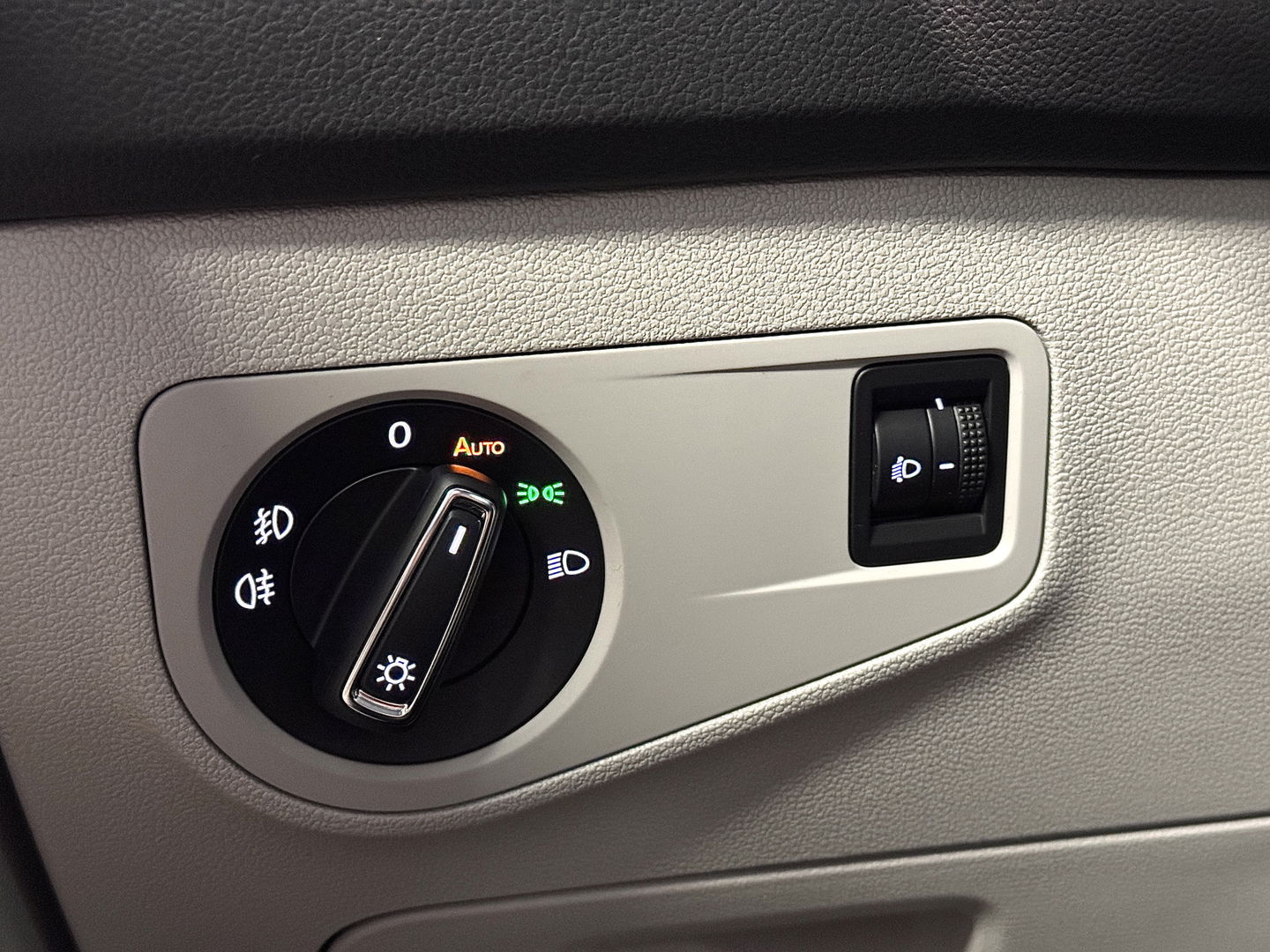 Volkswagen Tiguan 1.4 TSI ACT Comfortline Business | Adaptive Cruise Control | Parkeersensoren | Elektrische Achterklep | Lane Assist | DAB | Bluetooth | Stop&Go |
