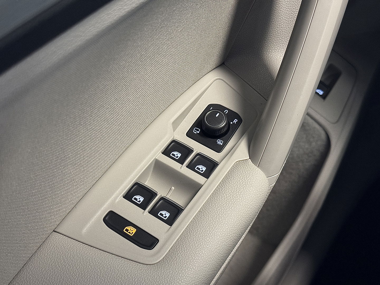 Volkswagen Tiguan 1.4 TSI ACT Comfortline Business | Adaptive Cruise Control | Parkeersensoren | Elektrische Achterklep | Lane Assist | DAB | Bluetooth | Stop&Go |