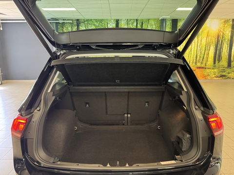 Volkswagen Tiguan 1.4 TSI ACT Comfortline Business | Adaptive Cruise Control | Parkeersensoren | Elektrische Achterklep | Lane Assist | DAB | Bluetooth | Stop&Go |