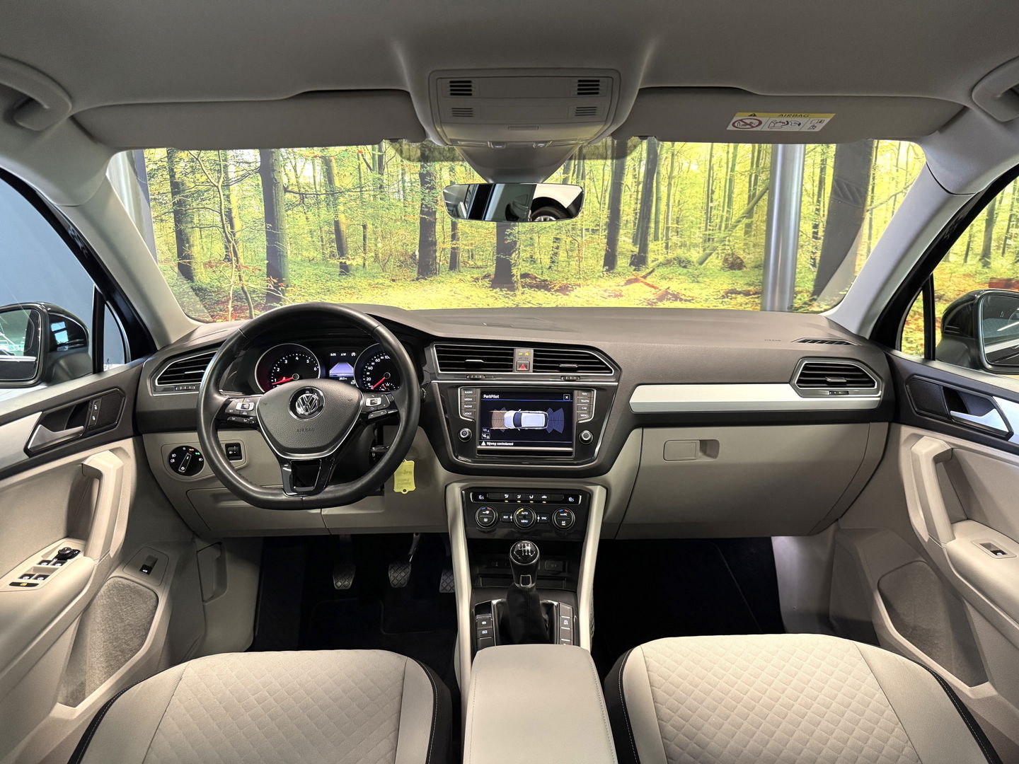 Volkswagen Tiguan 1.4 TSI ACT Comfortline Business | Adaptive Cruise Control | Parkeersensoren | Elektrische Achterklep | Lane Assist | DAB | Bluetooth | Stop&Go |