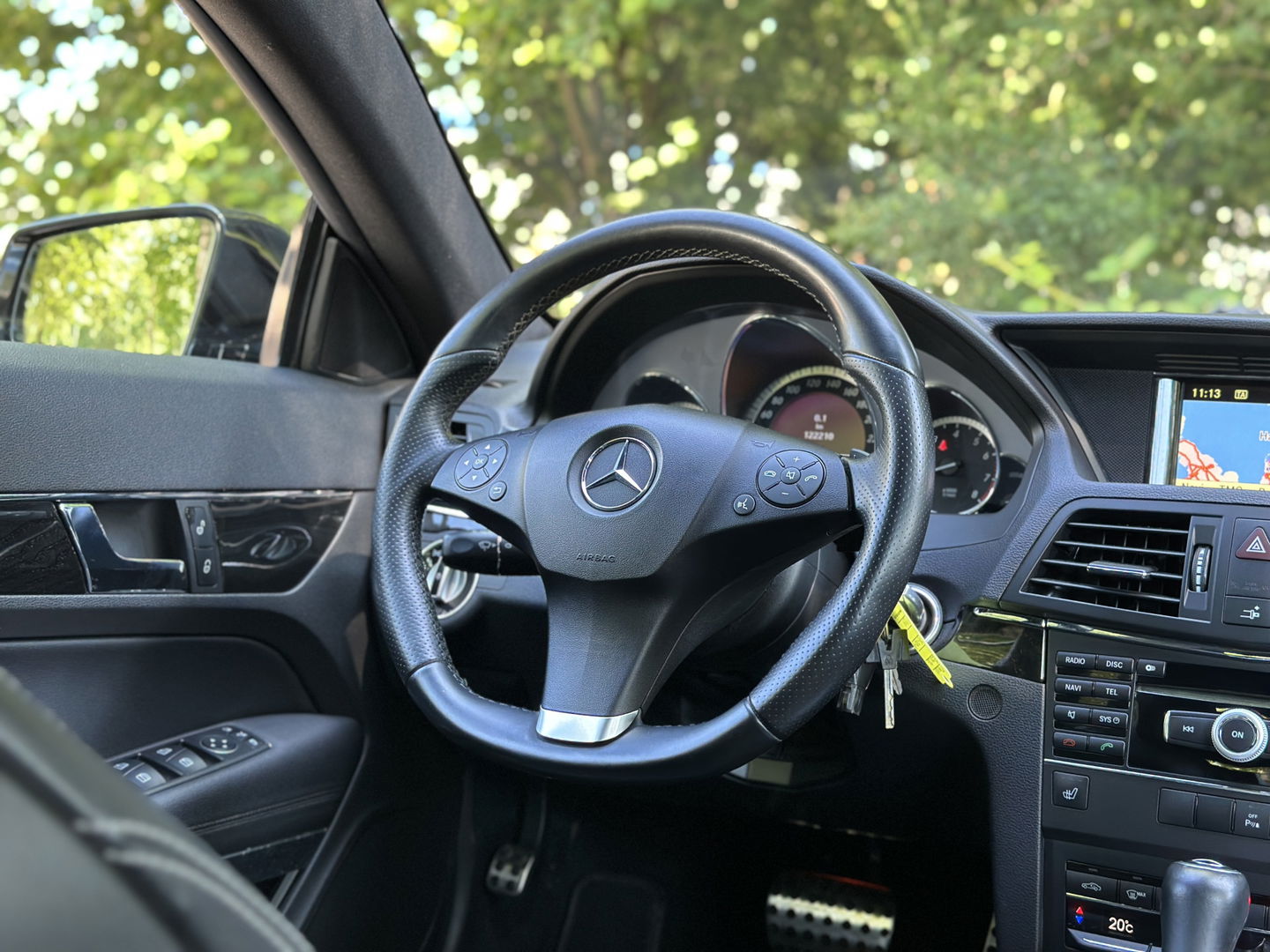 Mercedes-Benz E-Klasse Coupé 250 CGI Elegance | Parkeersensoren | Cruise Control | Stoelverwarming | 18" Lichtmetaal | Afn. Trekhaak | Elektrische Stoelen | Navigatie | Airconditioning |