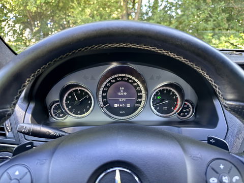 Mercedes-Benz E-Klasse Coupé 250 CGI Elegance | Parkeersensoren | Cruise Control | Stoelverwarming | 18" Lichtmetaal | Afn. Trekhaak | Elektrische Stoelen | Navigatie | Airconditioning |