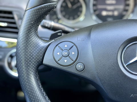 Mercedes-Benz E-Klasse Coupé 250 CGI Elegance | Parkeersensoren | Cruise Control | Stoelverwarming | 18" Lichtmetaal | Afn. Trekhaak | Elektrische Stoelen | Navigatie | Airconditioning |