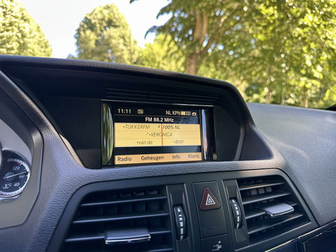 Mercedes-Benz E-Klasse Coupé 250 CGI Elegance | Parkeersensoren | Cruise Control | Stoelverwarming | 18" Lichtmetaal | Afn. Trekhaak | Elektrische Stoelen | Navigatie | Airconditioning |