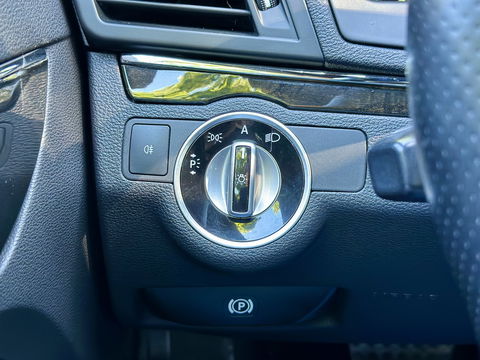 Mercedes-Benz E-Klasse Coupé 250 CGI Elegance | Parkeersensoren | Cruise Control | Stoelverwarming | 18" Lichtmetaal | Afn. Trekhaak | Elektrische Stoelen | Navigatie | Airconditioning |