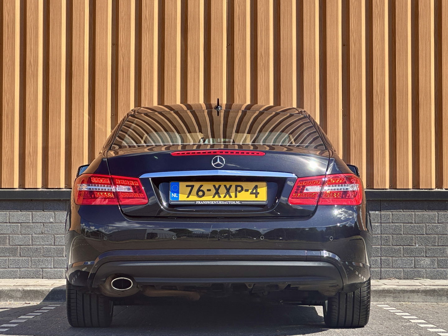 Mercedes-Benz E-Klasse Coupé 250 CGI Elegance | Parkeersensoren | Cruise Control | Stoelverwarming | 18" Lichtmetaal | Afn. Trekhaak | Elektrische Stoelen | Navigatie | Airconditioning |