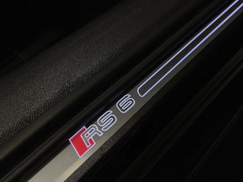 Audi RS6 4.0 TFSI Quattro Performance Pro Line Plus | 605 PK! | Keramische Remmen | Panoramadak | Leder | Apple Carplay | Android Auto | Adaptieve Cruise Control | Dodehoek Sensor | Lane Assist | Bose | 360° Graden Camera |