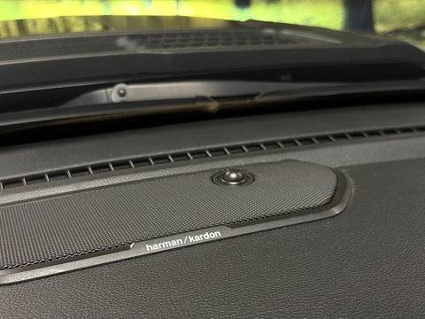 Dodge Ram 1500 5.7 V8 4x4 Crew Cab Laramie | Panoramadak | Apple Carplay | Android Auto | Side Step | 22" Lichtmetaal | Harman & Kardon | Trekhaak 3500 KG | Bullbar | Stoelverwarming / Ventilatie |