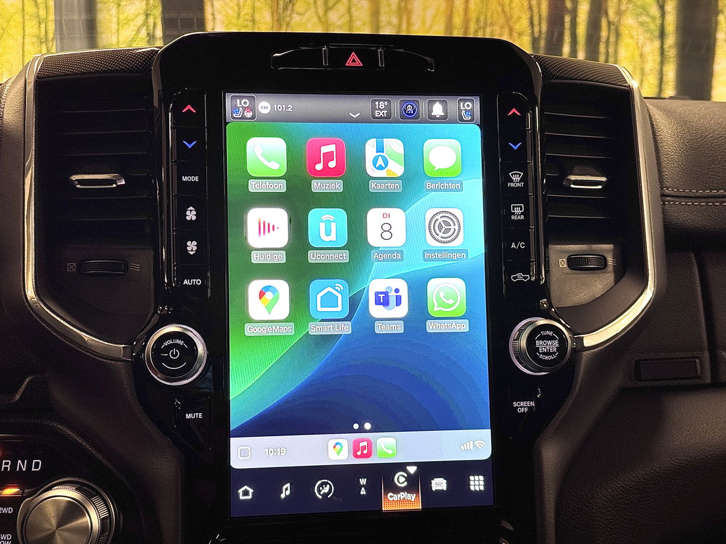 Dodge Ram 1500 5.7 V8 4x4 Crew Cab Laramie | Panoramadak | Apple Carplay | Android Auto | Side Step | 22" Lichtmetaal | Harman & Kardon | Trekhaak 3500 KG | Bullbar | Stoelverwarming / Ventilatie |