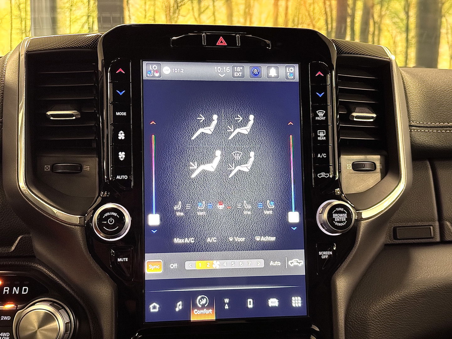 Dodge Ram 1500 5.7 V8 4x4 Crew Cab Laramie | Panoramadak | Apple Carplay | Android Auto | Side Step | 22" Lichtmetaal | Harman & Kardon | Trekhaak 3500 KG | Bullbar | Stoelverwarming / Ventilatie |