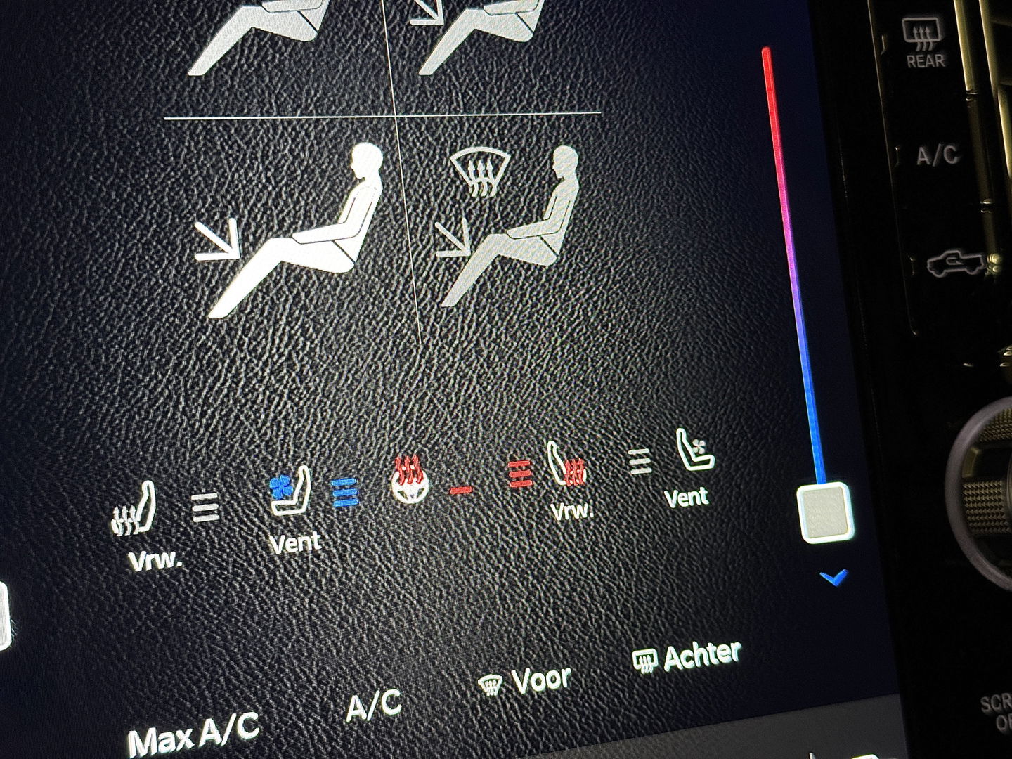 Dodge Ram 1500 5.7 V8 4x4 Crew Cab Laramie | Panoramadak | Apple Carplay | Android Auto | Side Step | 22" Lichtmetaal | Harman & Kardon | Trekhaak 3500 KG | Bullbar | Stoelverwarming / Ventilatie |