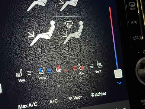 Dodge Ram 1500 5.7 V8 4x4 Crew Cab Laramie | Panoramadak | Apple Carplay | Android Auto | Side Step | 22" Lichtmetaal | Harman & Kardon | Trekhaak 3500 KG | Bullbar | Stoelverwarming / Ventilatie |