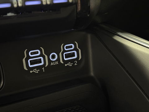 Dodge Ram 1500 5.7 V8 4x4 Crew Cab Laramie | Panoramadak | Apple Carplay | Android Auto | Side Step | 22" Lichtmetaal | Harman & Kardon | Trekhaak 3500 KG | Bullbar | Stoelverwarming / Ventilatie |