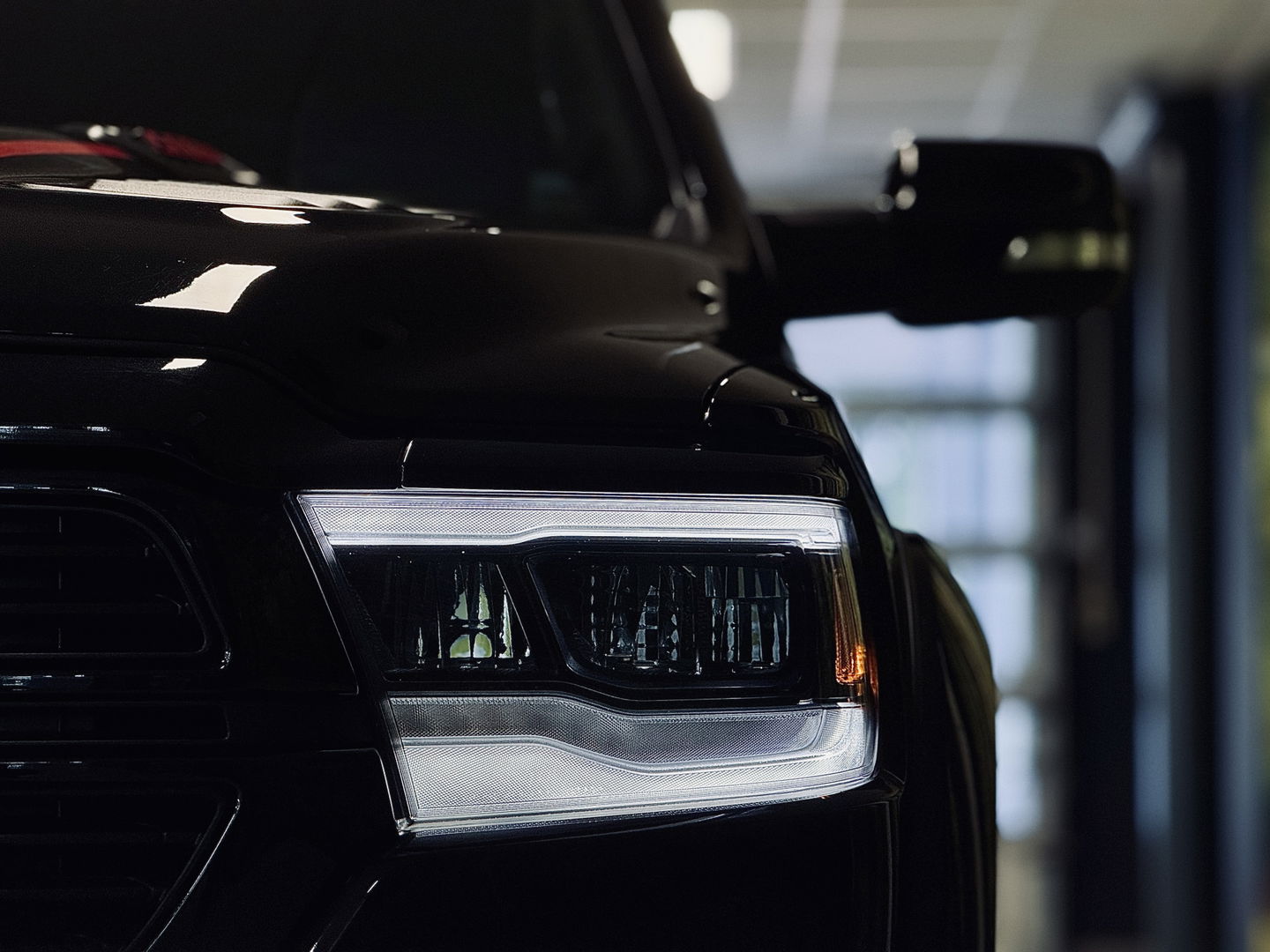 Dodge Ram 1500 5.7 V8 4x4 Crew Cab Laramie | Panoramadak | Apple Carplay | Android Auto | Side Step | 22" Lichtmetaal | Harman & Kardon | Trekhaak 3500 KG | Bullbar | Stoelverwarming / Ventilatie |