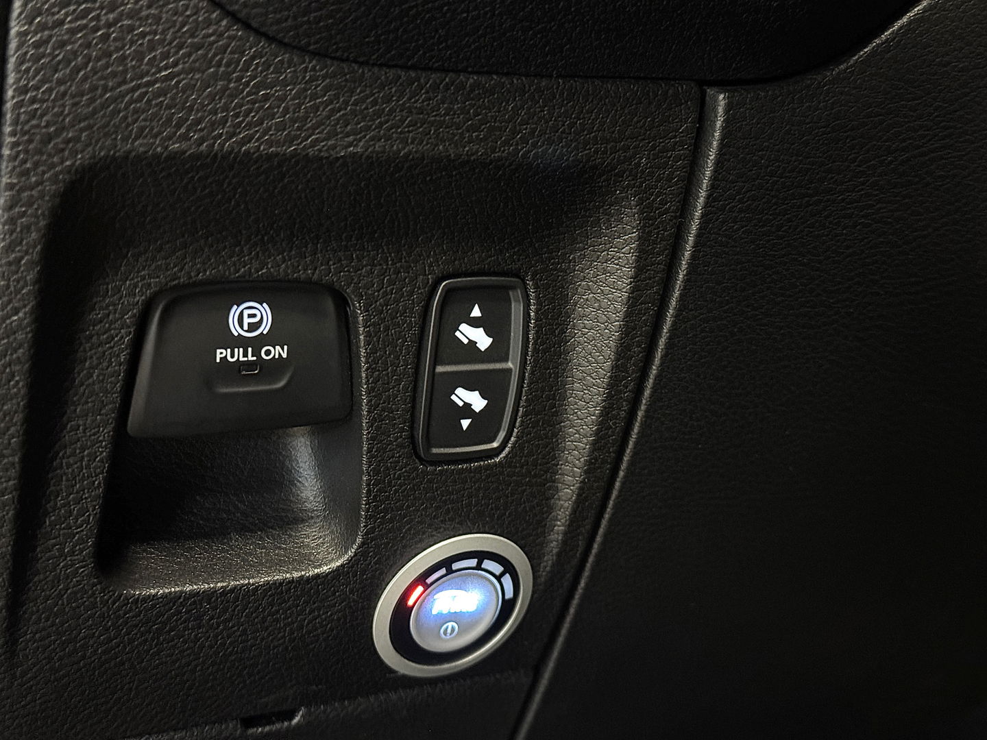 Dodge Ram 1500 5.7 V8 4x4 Crew Cab Laramie | Panoramadak | Apple Carplay | Android Auto | Side Step | 22" Lichtmetaal | Harman & Kardon | Trekhaak 3500 KG | Bullbar | Stoelverwarming / Ventilatie |