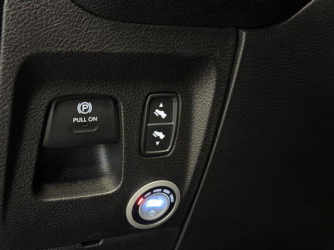 Dodge Ram 1500 5.7 V8 4x4 Crew Cab Laramie | Panoramadak | Apple Carplay | Android Auto | Side Step | 22" Lichtmetaal | Harman & Kardon | Trekhaak 3500 KG | Bullbar | Stoelverwarming / Ventilatie |