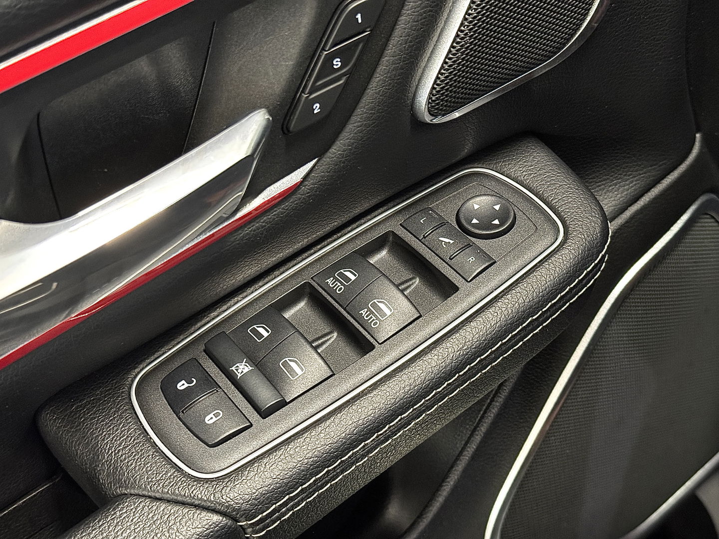 Dodge Ram 1500 5.7 V8 4x4 Crew Cab Laramie | Panoramadak | Apple Carplay | Android Auto | Side Step | 22" Lichtmetaal | Harman & Kardon | Trekhaak 3500 KG | Bullbar | Stoelverwarming / Ventilatie |