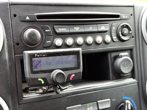 Peugeot Partner 120 1.6 HDi 75 L1 XR | 1e Eigenaar | 3 Persoons | Airconditioning | Parrot | Trekhaak | Elektrische Ramen | Elektrische Spiegels | USB | AUX |