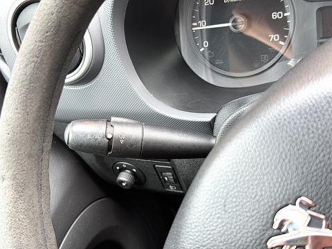 Peugeot Partner 120 1.6 HDi 75 L1 XR | 1e Eigenaar | 3 Persoons | Airconditioning | Parrot | Trekhaak | Elektrische Ramen | Elektrische Spiegels | USB | AUX |