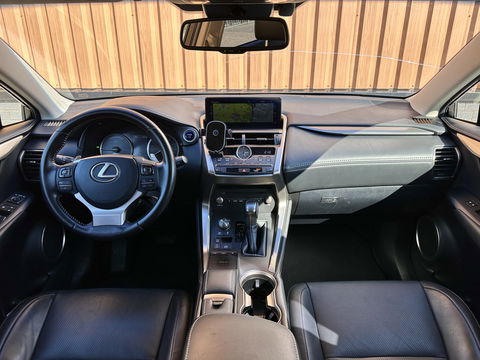 Lexus NX 300h AWD Luxury Line | Schuif/Kanteldak | Cruise Control | Achteruitrijcamera | Keyless Go/Entry | Apple Carplay/Android Auto | Parkeersensoren | DAB | Bluetooth | Stoelverwarming |