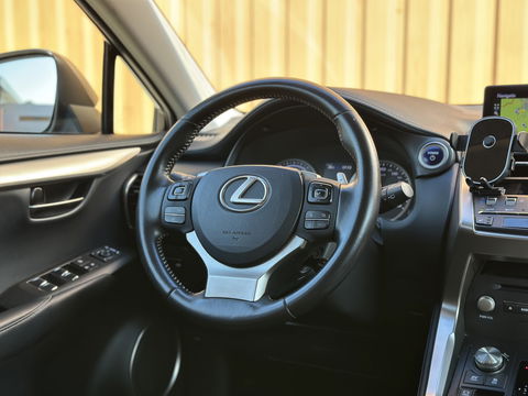 Lexus NX 300h AWD Luxury Line | Schuif/Kanteldak | Cruise Control | Achteruitrijcamera | Keyless Go/Entry | Apple Carplay/Android Auto | Parkeersensoren | DAB | Bluetooth | Stoelverwarming |