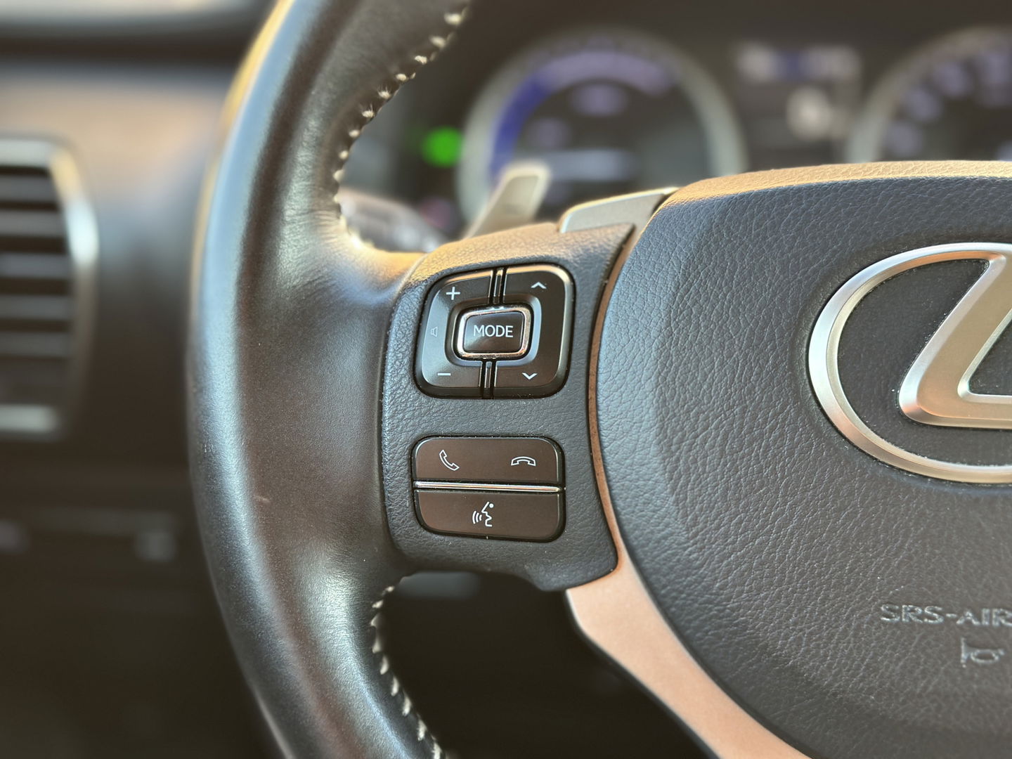 Lexus NX 300h AWD Luxury Line | Schuif/Kanteldak | Cruise Control | Achteruitrijcamera | Keyless Go/Entry | Apple Carplay/Android Auto | Parkeersensoren | DAB | Bluetooth | Stoelverwarming |