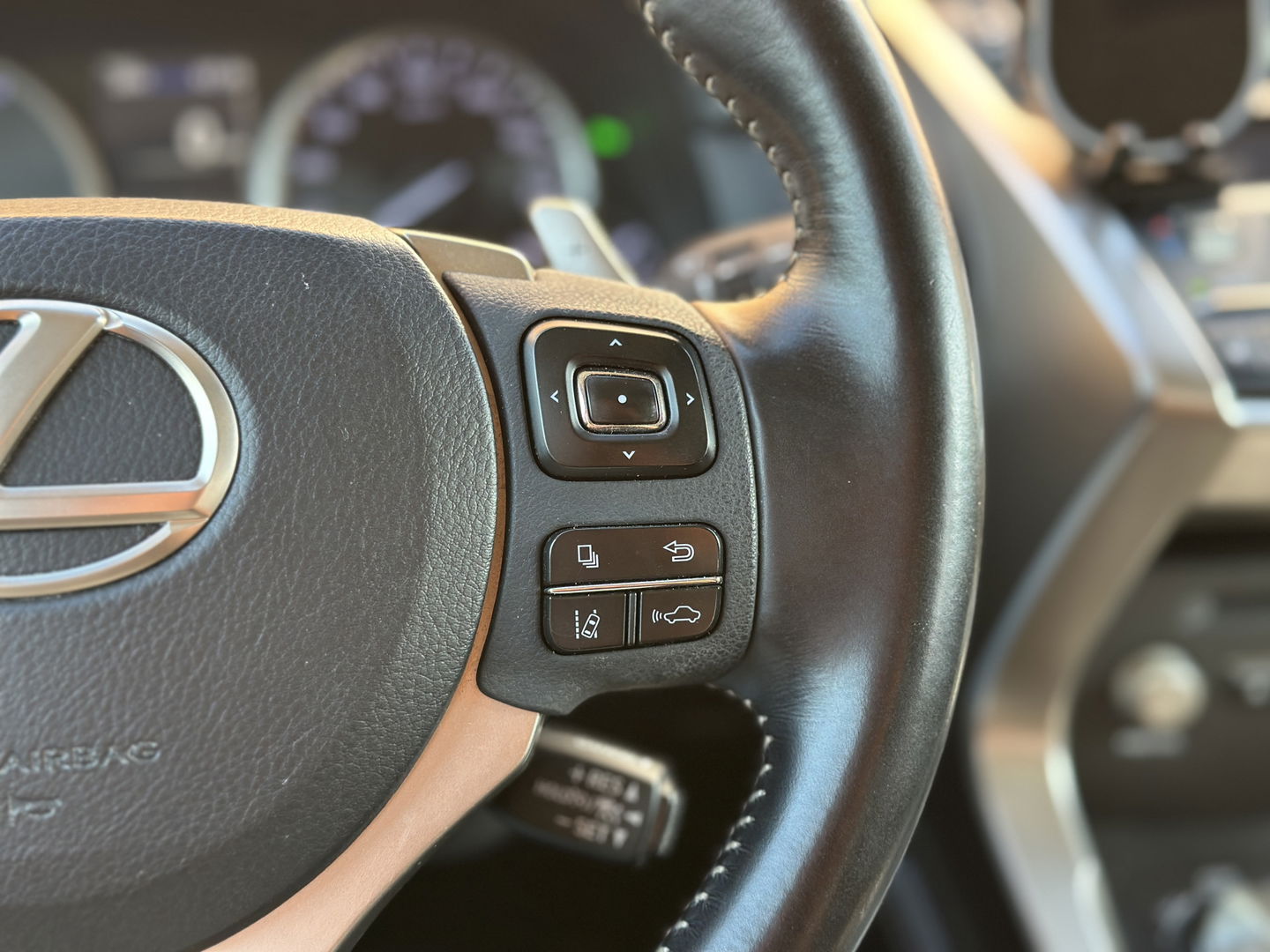 Lexus NX 300h AWD Luxury Line | Schuif/Kanteldak | Cruise Control | Achteruitrijcamera | Keyless Go/Entry | Apple Carplay/Android Auto | Parkeersensoren | DAB | Bluetooth | Stoelverwarming |